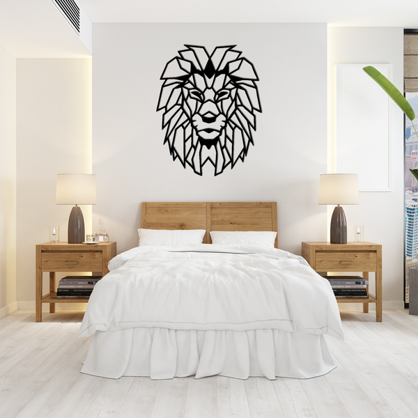 Installation sur un mur d'une décoration murale en métal finition noire, modèle Lion polygone